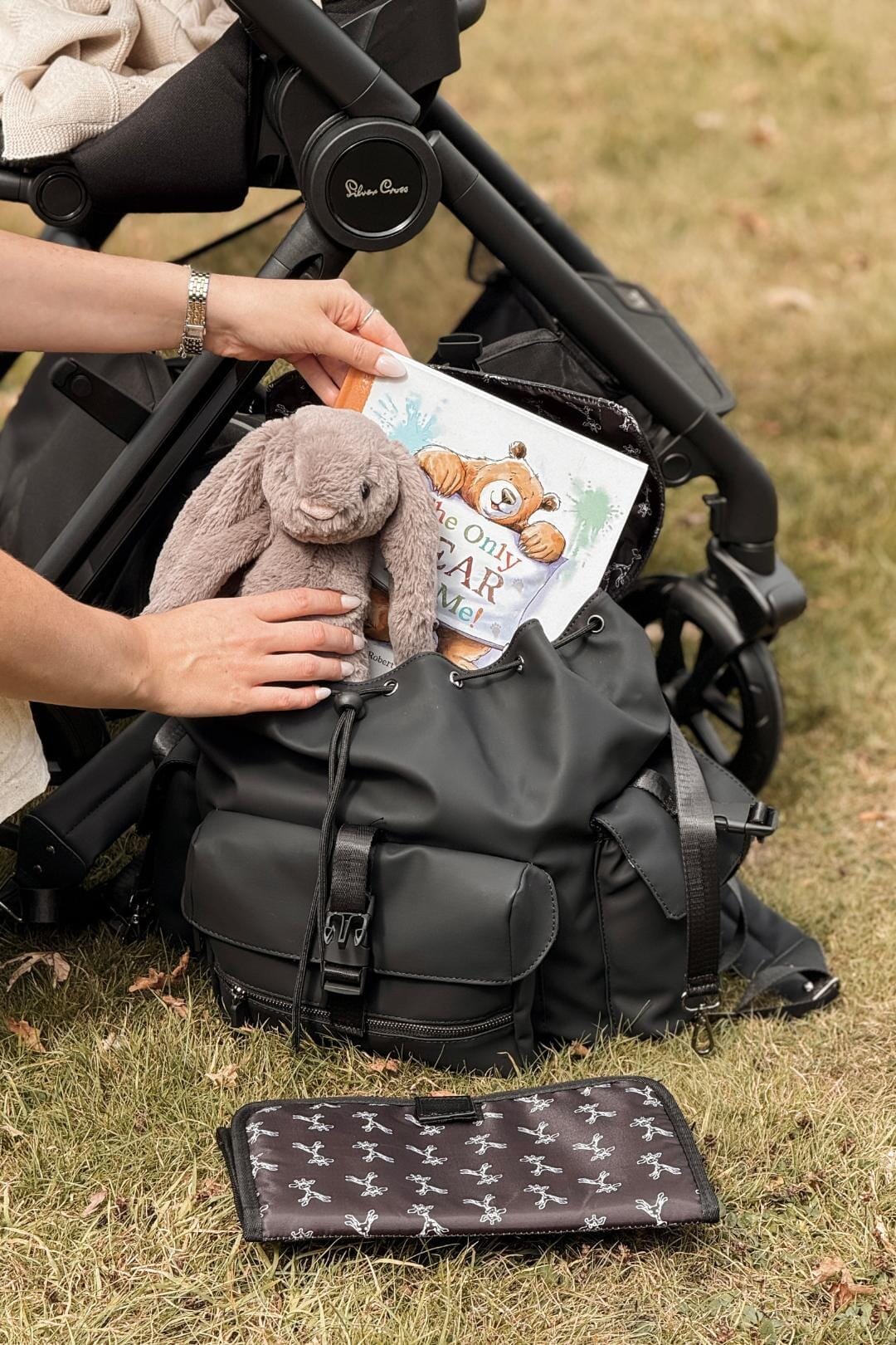 ブラックパールズ　新時代HAPY バッグ Nova Changing Backpack | Eco Baby Bag from Recycled Bottles | Gigil